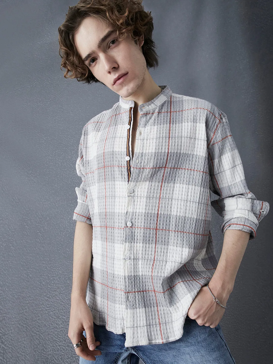 Men Relaxed Fit Cotton Textured Check Mandarin Collar Grey White Cotton Plaid Shirt